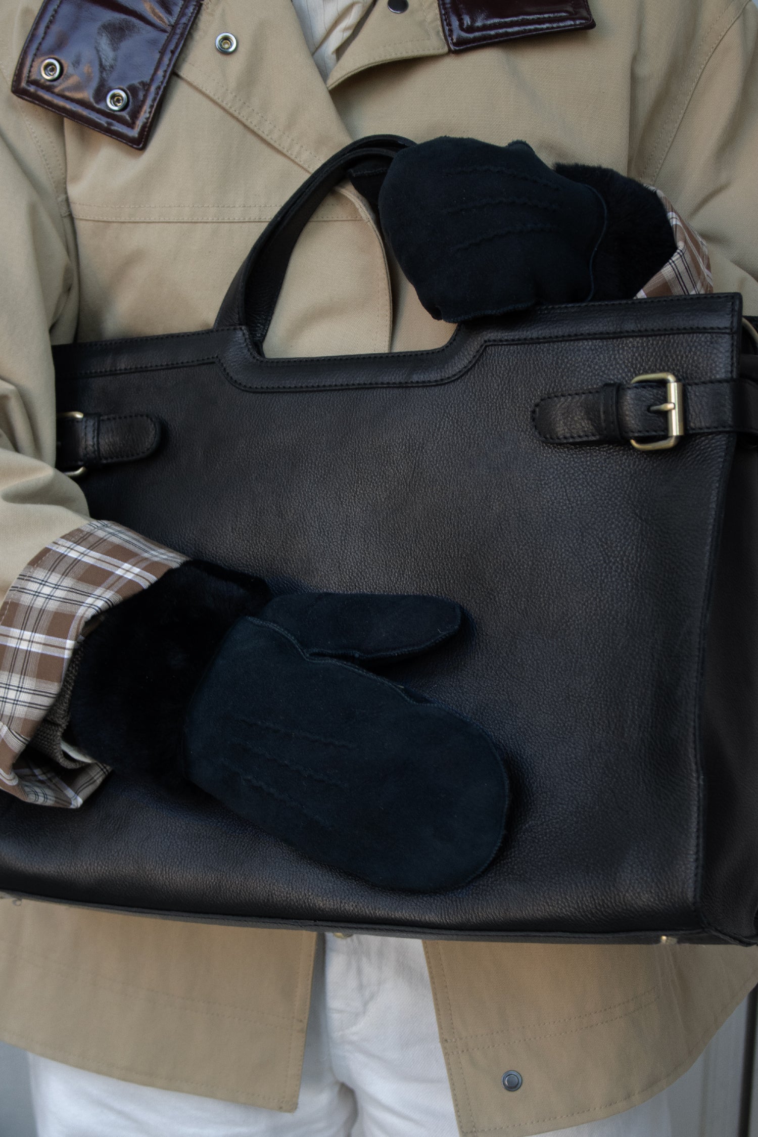 RE:DESIGNED EST 2003 Kasa Mittens Black