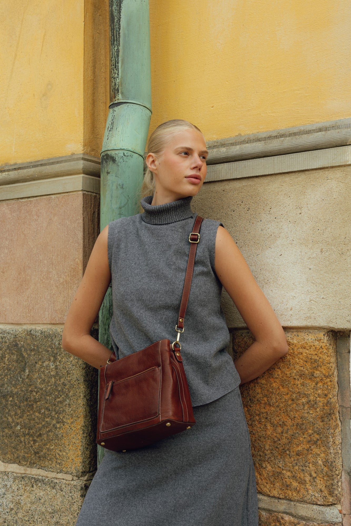 RE:DESIGNED EST 2003 Myra Small Shoulder bag Cognac