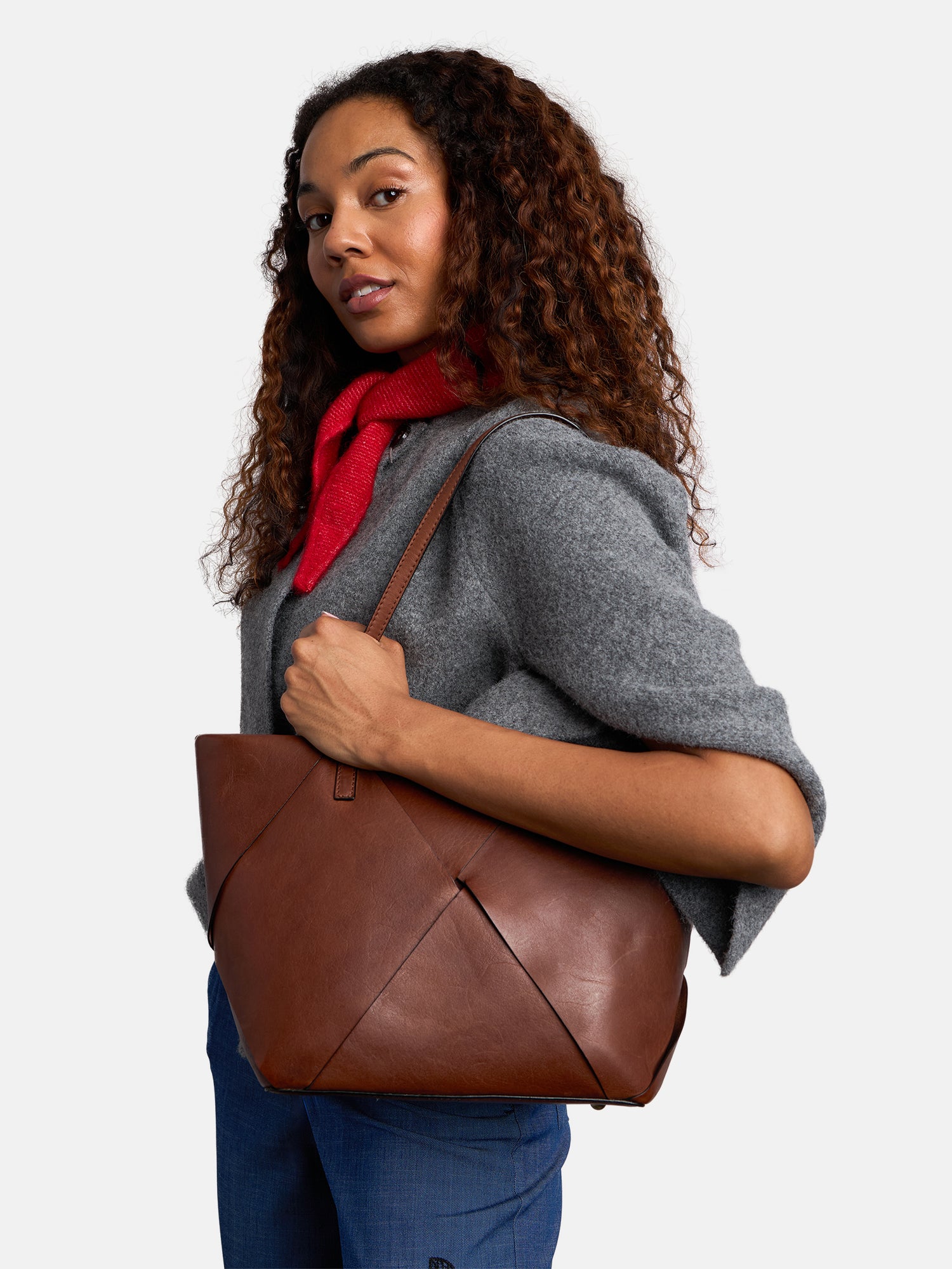 RE:DESIGNED EST 2003 Olia Big Shoulder bag Brown