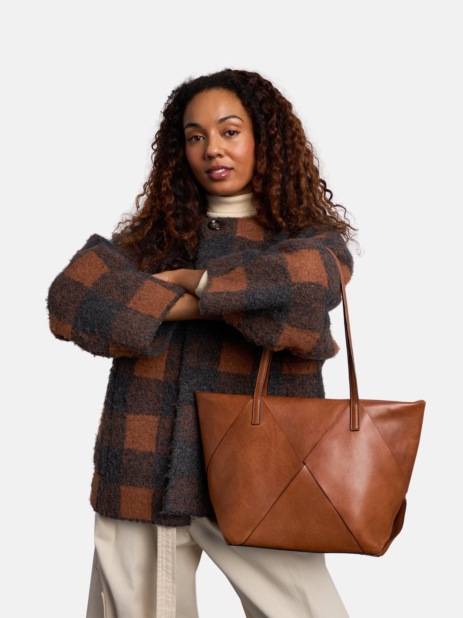 RE:DESIGNED EST 2003 Olia Big Shoulder bag Tan