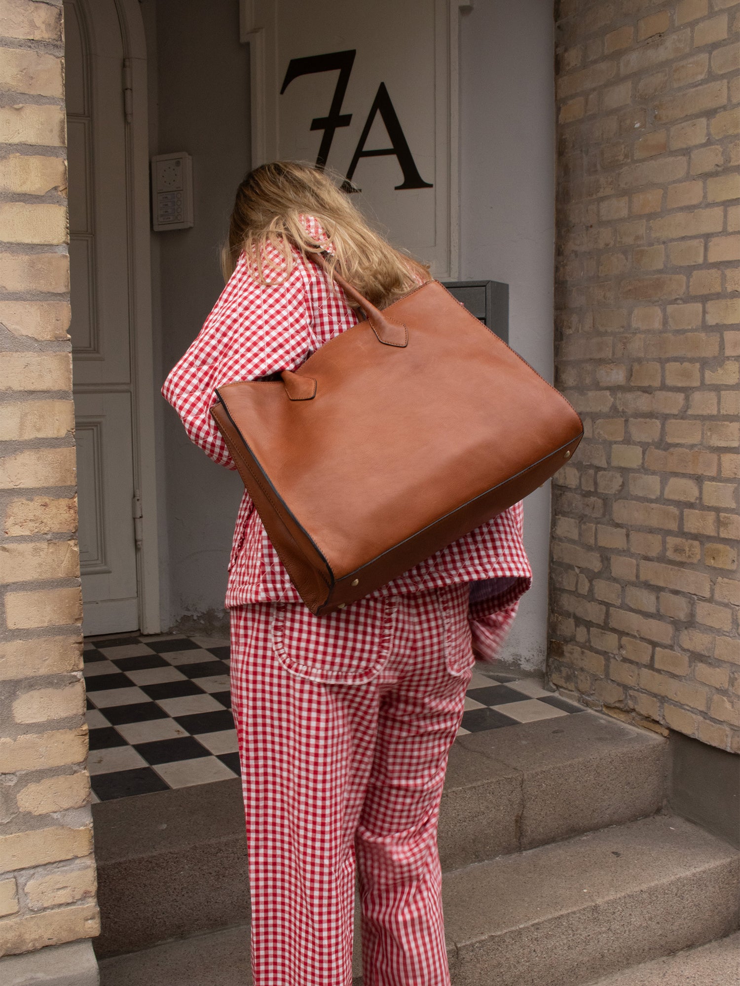RE:DESIGNED EST 2003 Ora Big Shoulder bag Tan