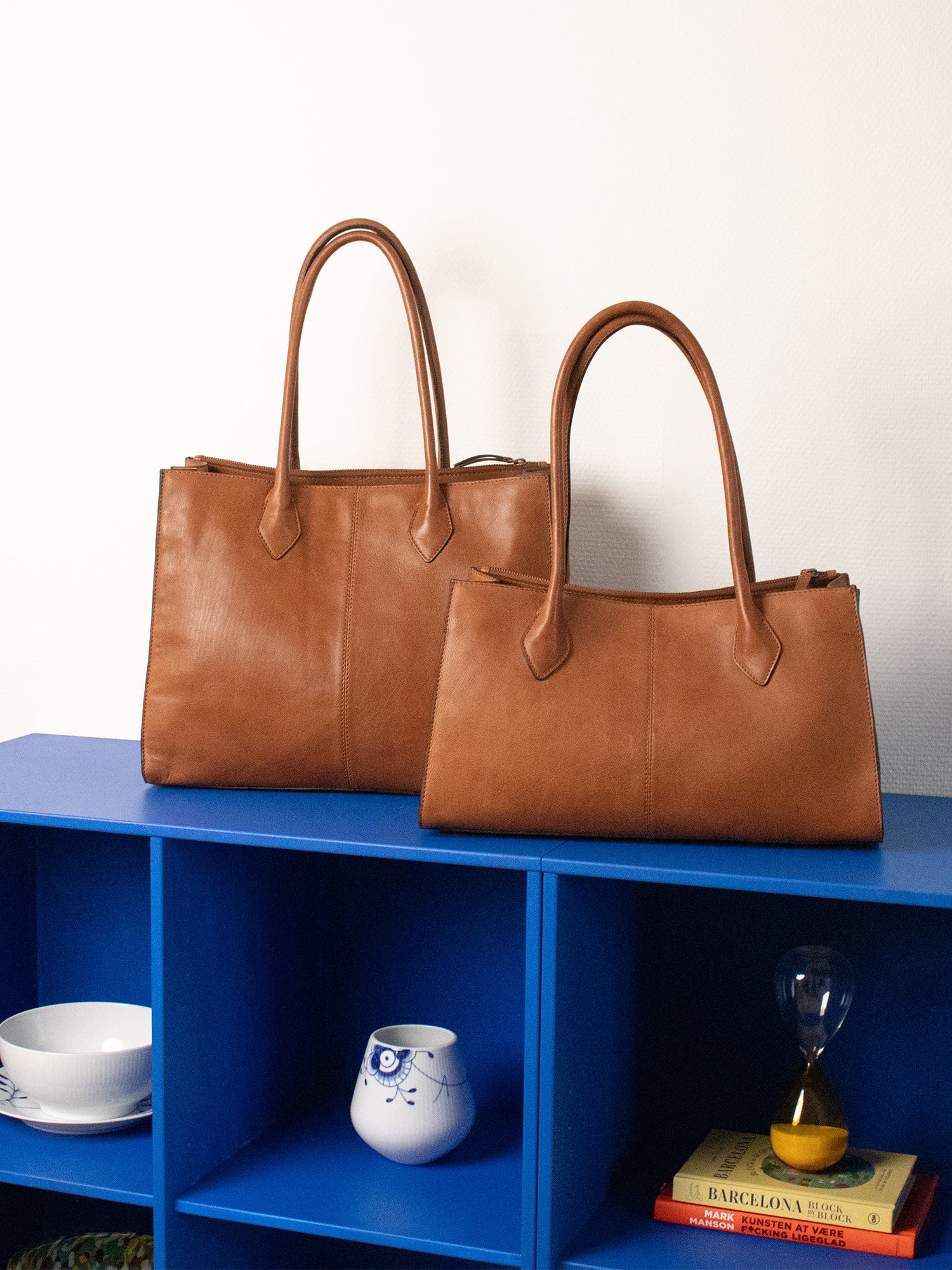 RE:DESIGNED EST 2003 Ora Small Shoulder bag Tan