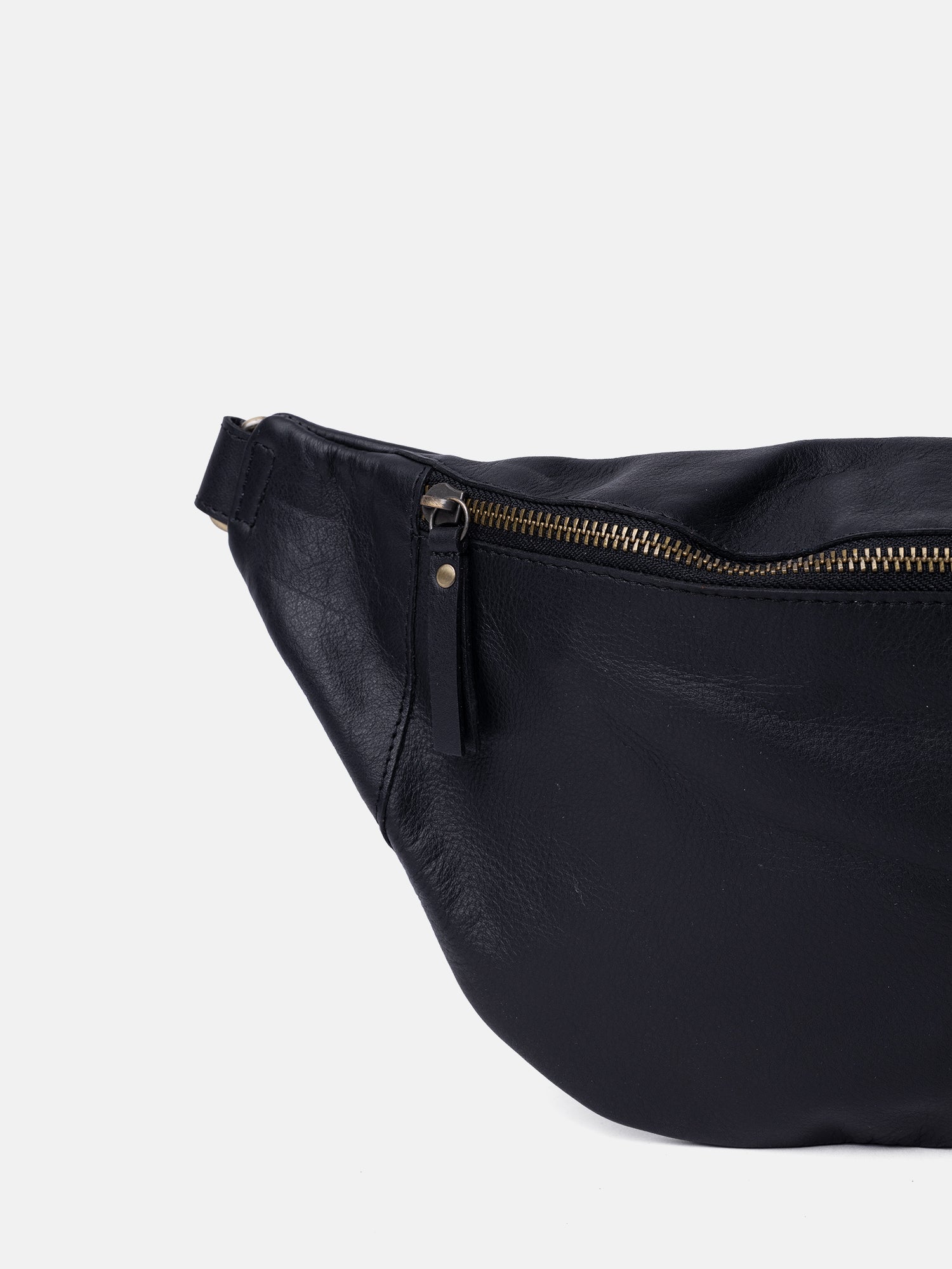 RE:DESIGNED EST 2003 Selina Bumbag Black