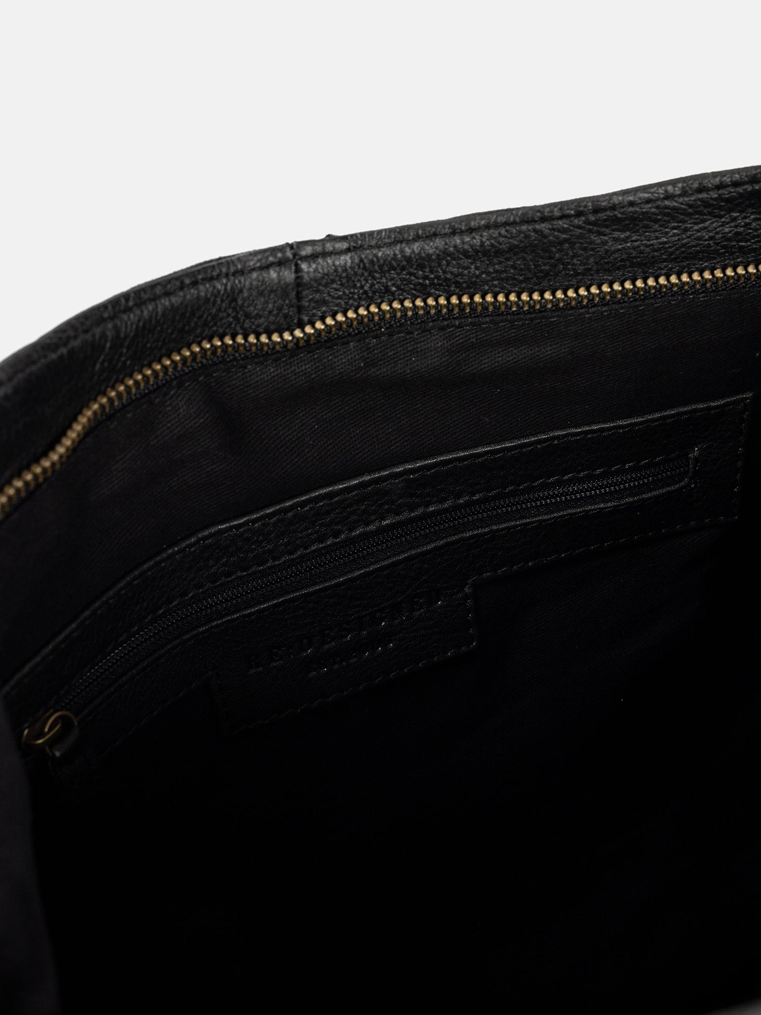 RE:DESIGNED EST 2003 Molly Urban Shoulder bag Black