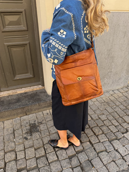 RE:DESIGNED EST 2003 1656 Urban Crossover Walnut