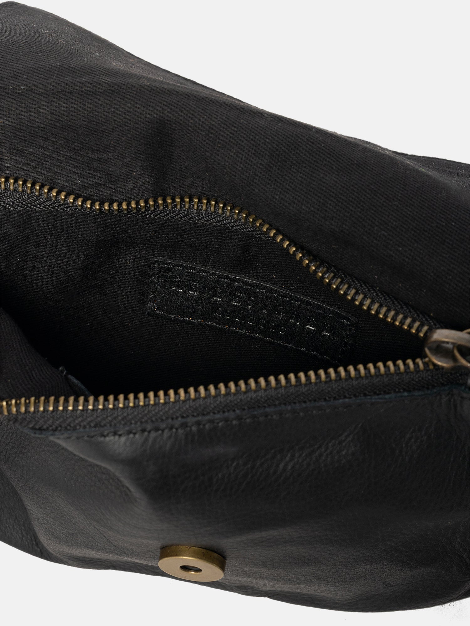 RE:DESIGNED EST 2003 Acile Urban Clutch Black