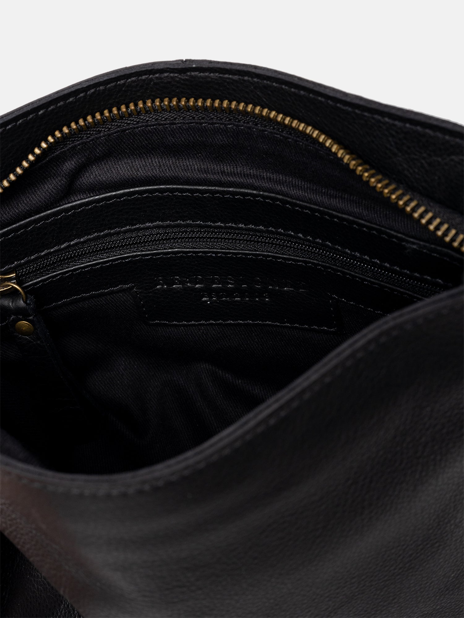 RE:DESIGNED EST 2003 Fillis Medium Crossover Black/Brass