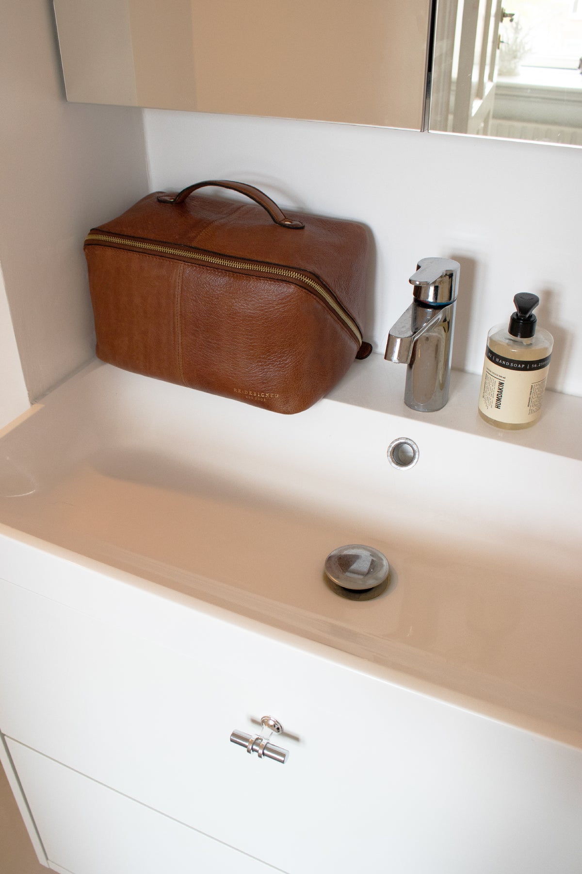 RE:DESIGNED EST 2003 Halima Big Toiletry Bag Walnut/Gold
