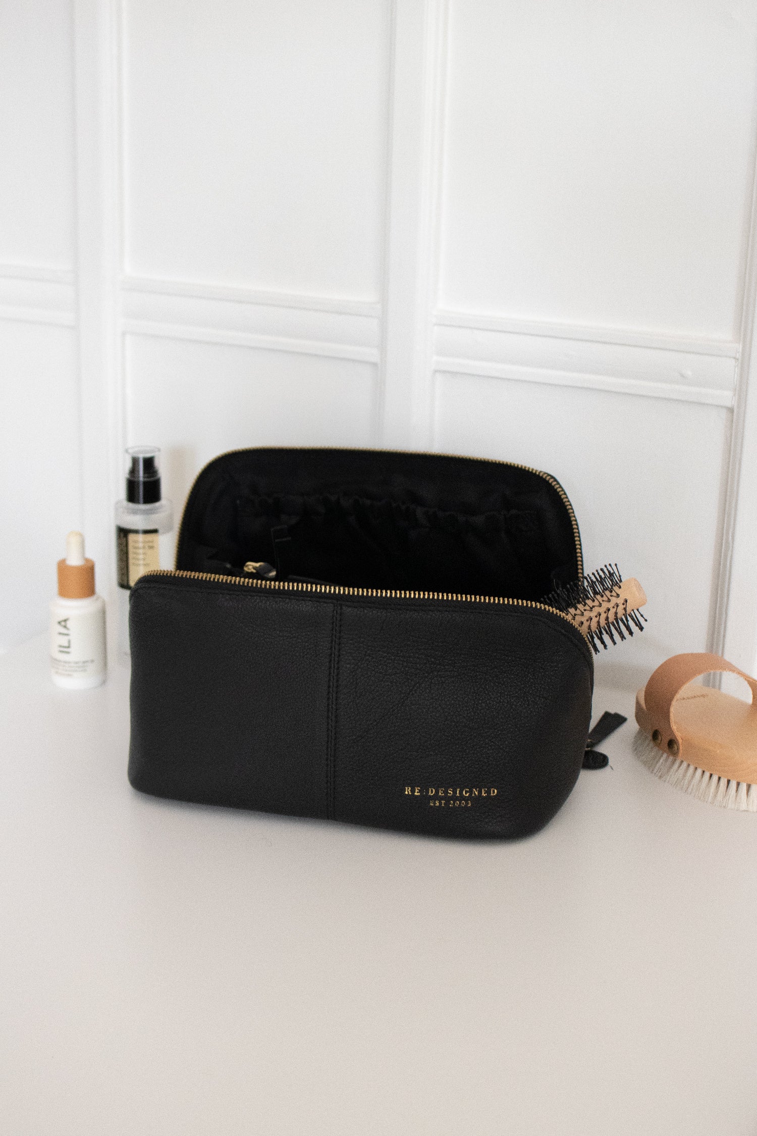 RE:DESIGNED EST 2003 Halima Small Toilet Bag Black/Gold