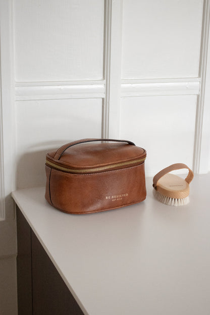 RE:DESIGNED EST 2003 Helga Small Toilet Bag Walnut