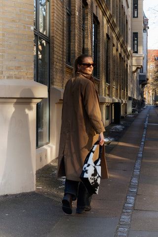 RE:DESIGNED EST 2003 Jia Big Shoulder bag Black/White
