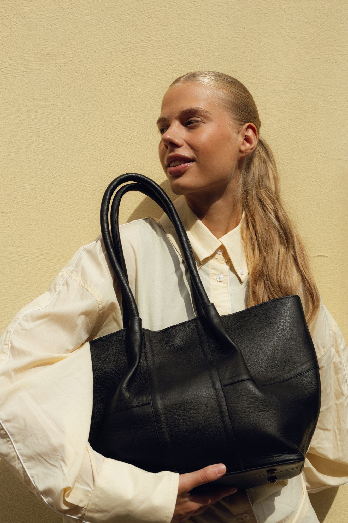 RE:DESIGNED EST 2003 Mane Small Shoulder bag Black