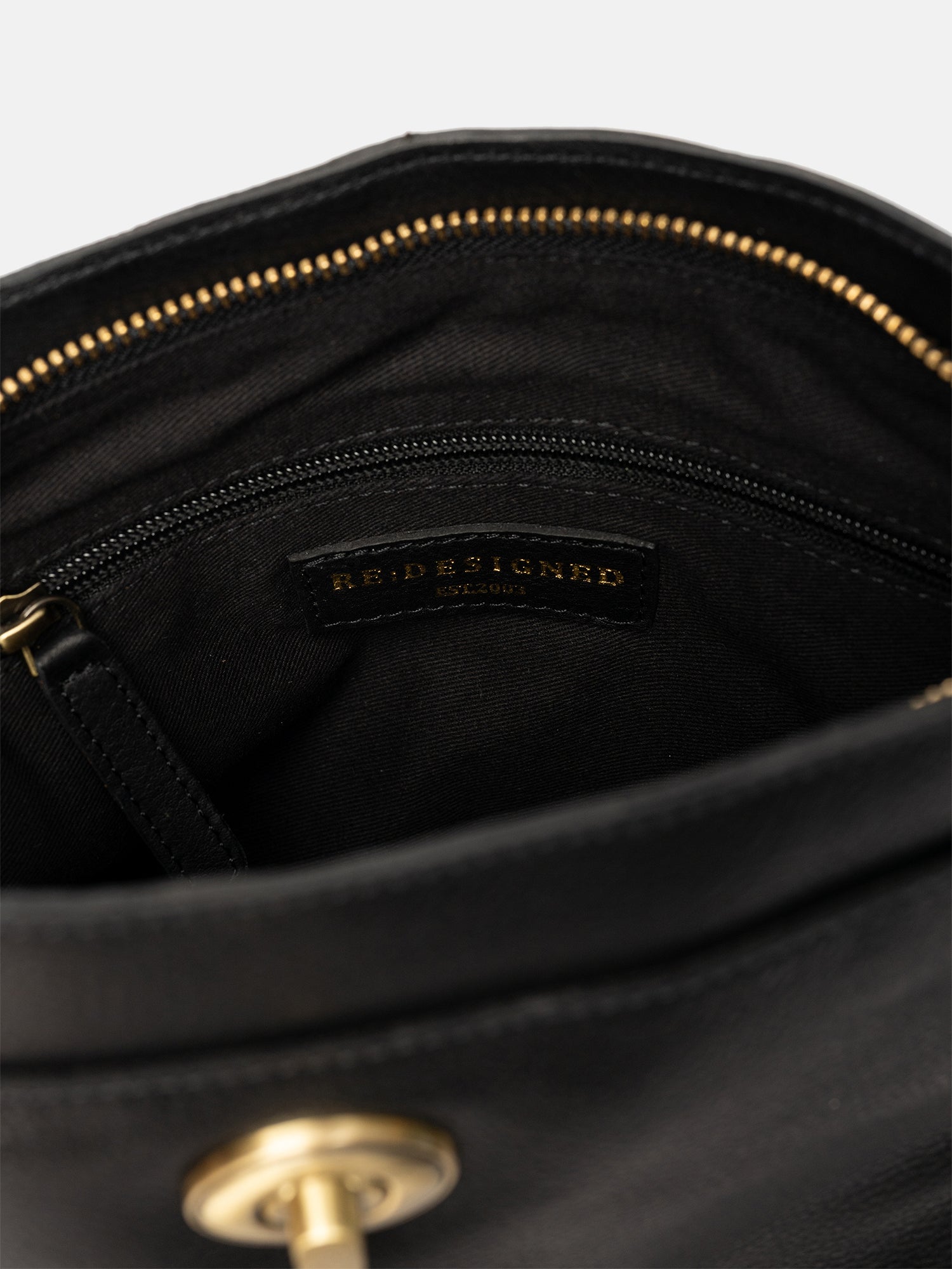 RE:DESIGNED EST 2003 Moa Big Crossover Black