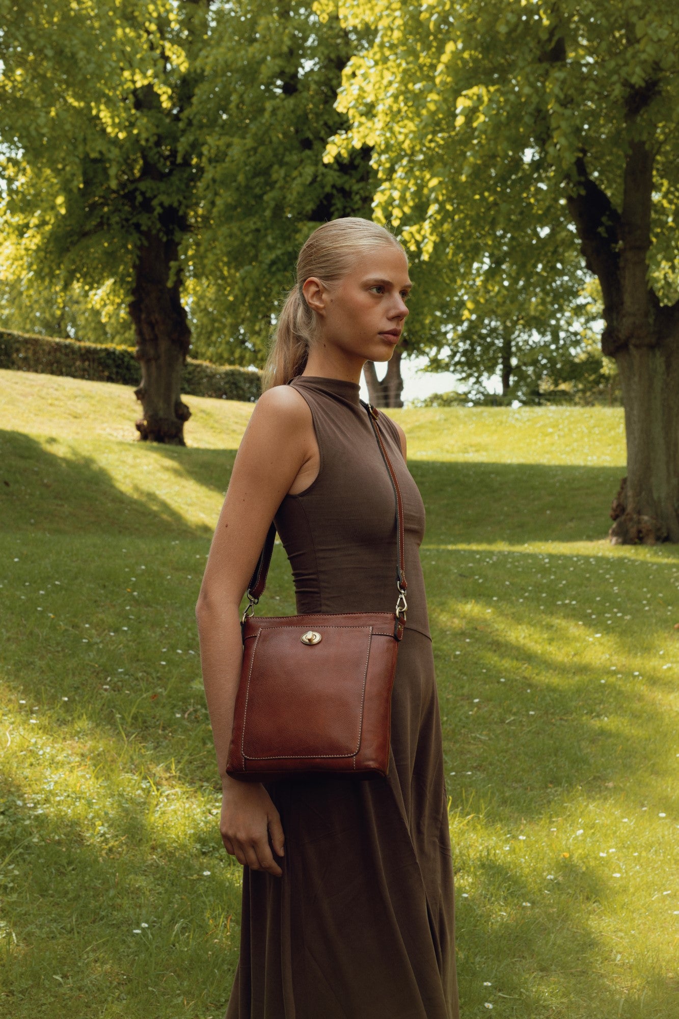 RE:DESIGNED EST 2003 Moa Big Crossover Cognac