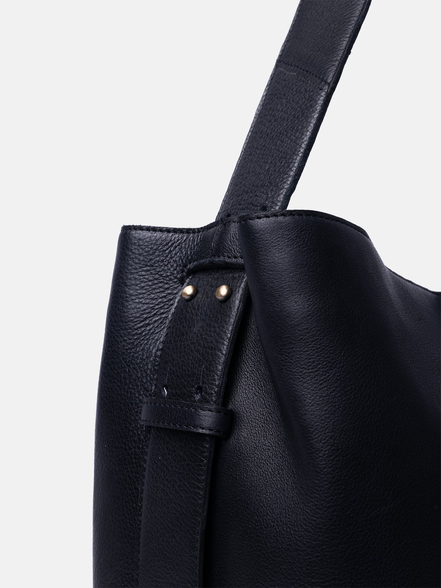 RE:DESIGNED EST 2003 Naya Big Shoulder bag Black