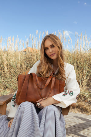 RE:DESIGNED EST 2003 Nisa Big Shoulder bag Walnut