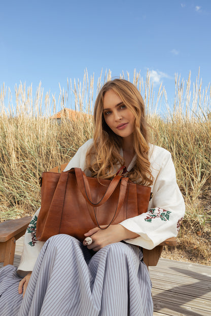 RE:DESIGNED EST 2003 Nisa Big Shoulder bag Walnut