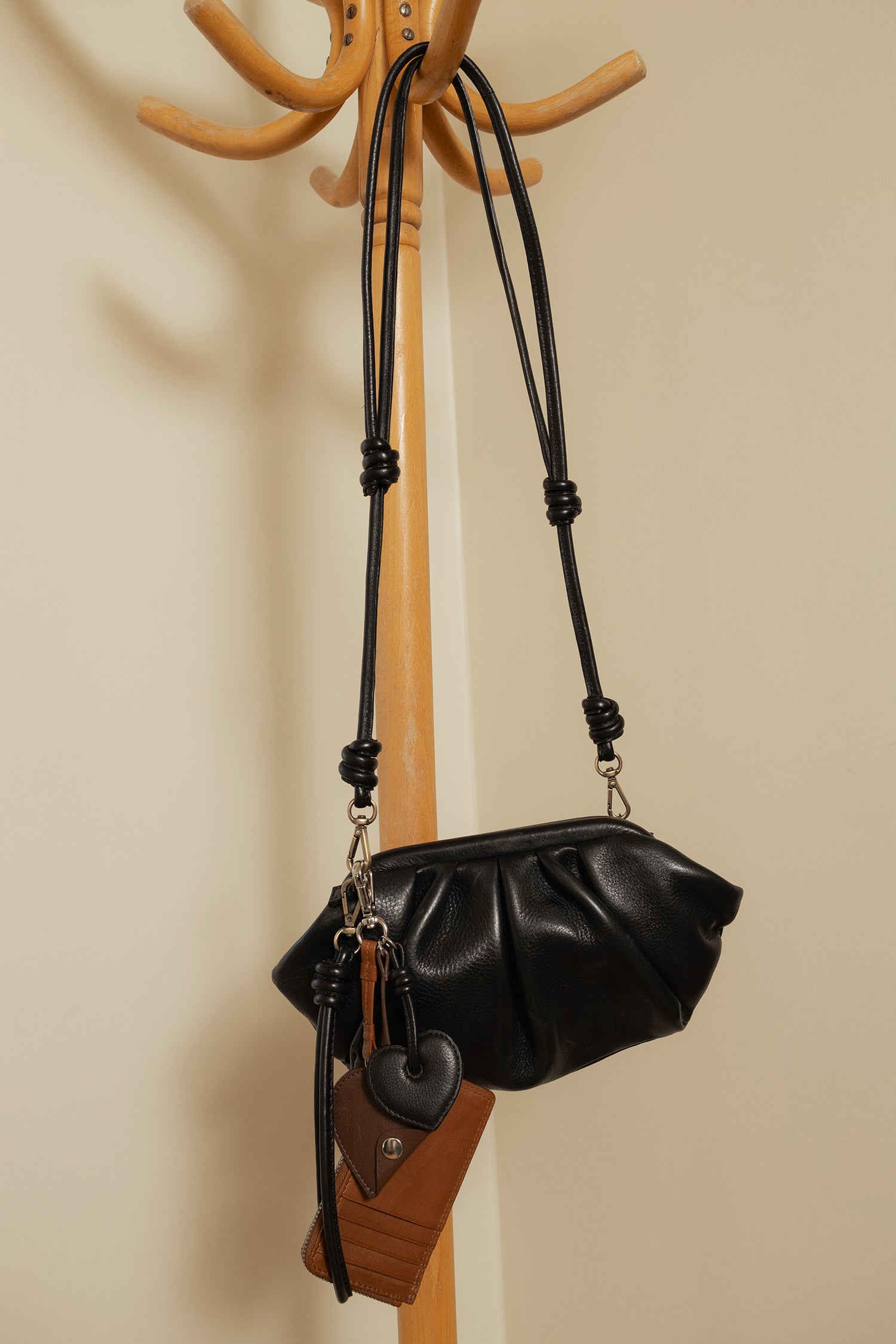 RE:DESIGNED EST 2003 Noha Small Crossover Black