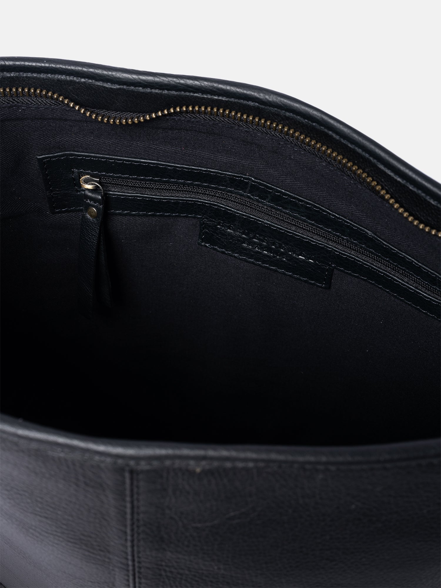 RE:DESIGNED EST 2003 Nomi Shoulder bag Black