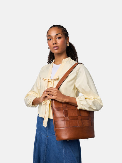 RE:DESIGNED EST 2003 Noor Big Shoulder bag Walnut