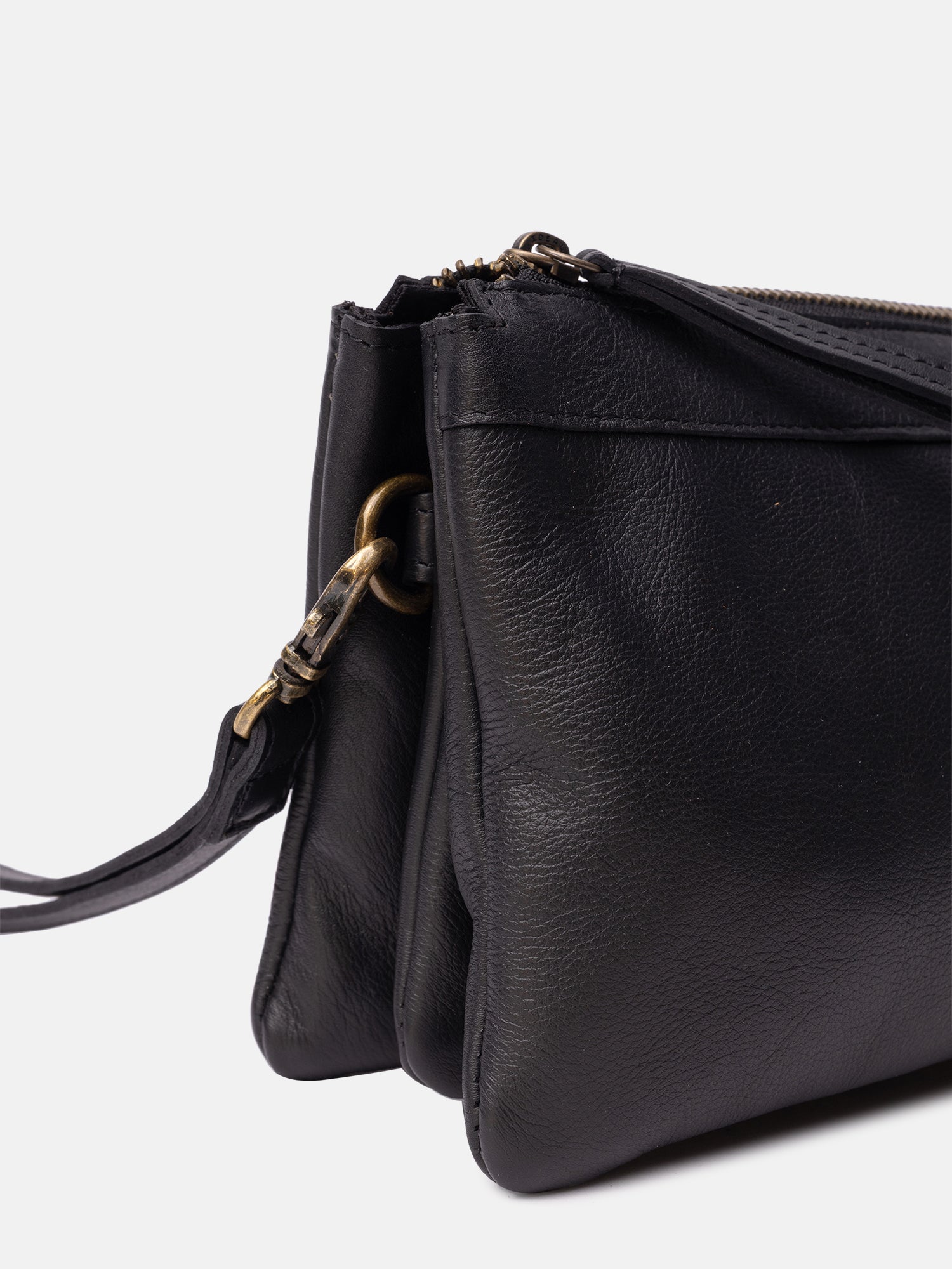 RE:DESIGNED EST 2003 Ola Clutch Black