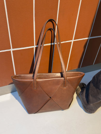 RE:DESIGNED EST 2003 Olia Big Shoulder bag Tan