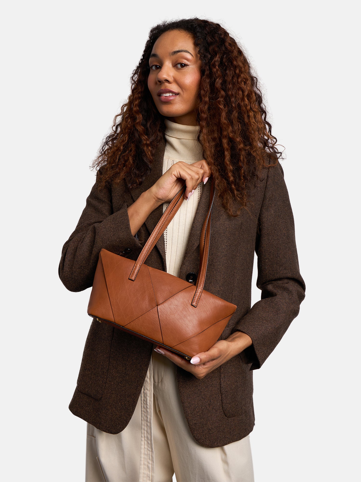 RE:DESIGNED EST 2003 Olia Small Shoulder bag Tan