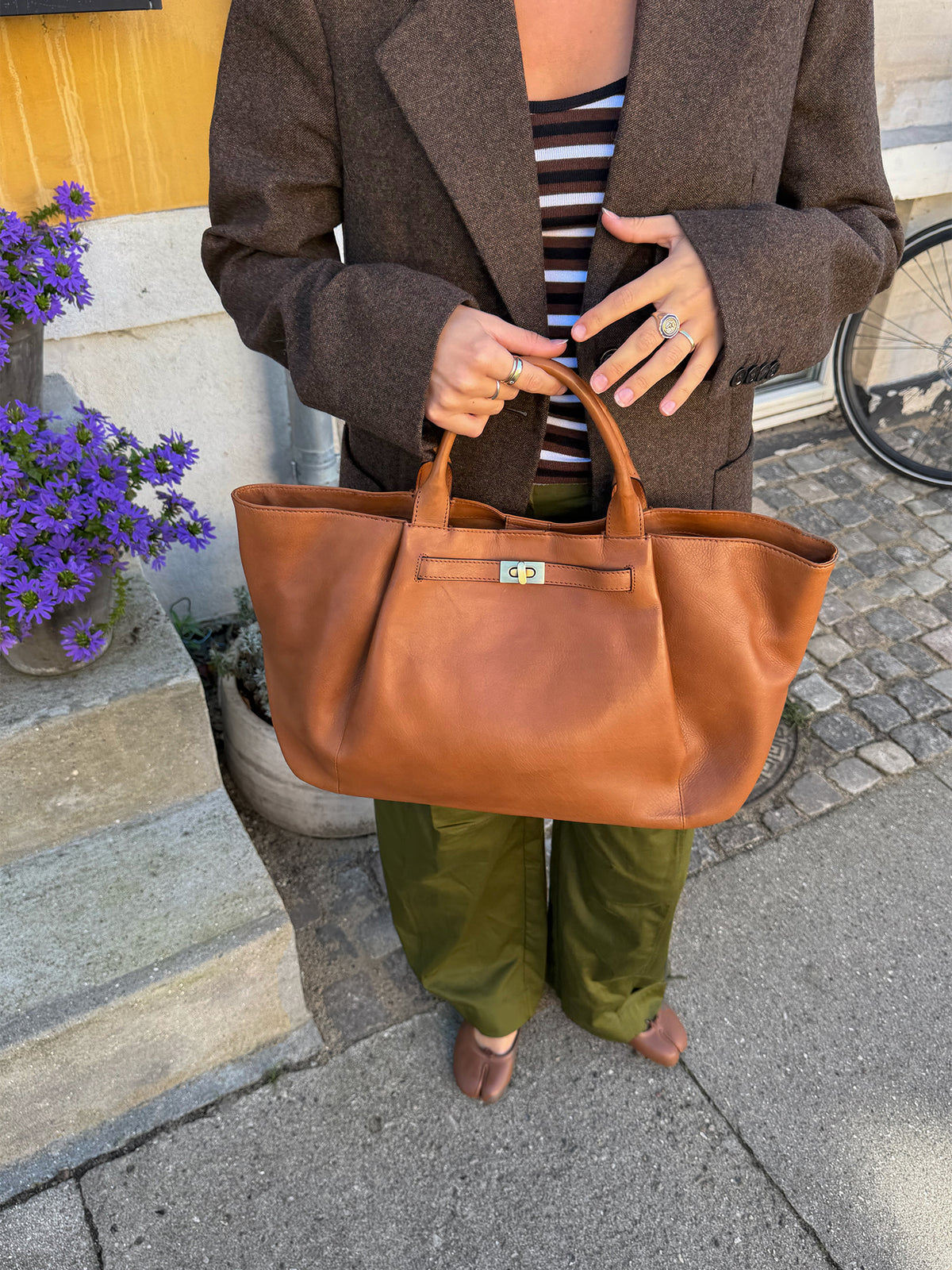 RE:DESIGNED EST 2003 Urda Big Shoulder bag Tan